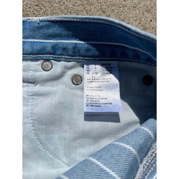 American Eagle Light Wash Pinstripe Zip Fly Mom Jeans Size 6 Regular - Picture 3 of 8